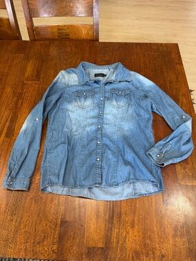 Ci Sono Denim Collection Light Wash Denim Button-Up Shirt